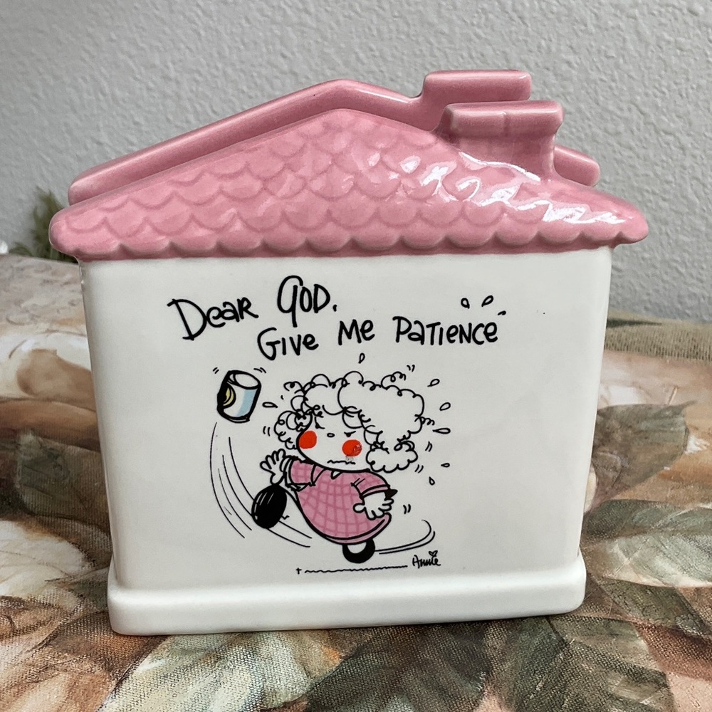1982 Enesco Annie Ceramic Napkin Holder